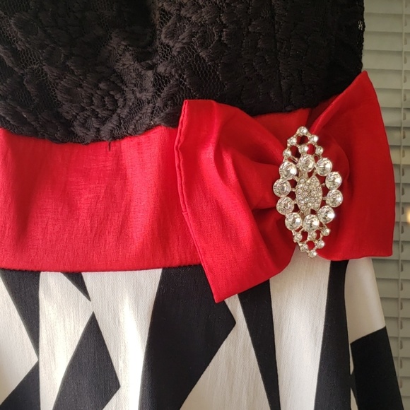 Dress - Picture 2 of 4